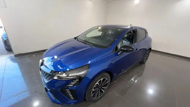 Renault Clio view 2