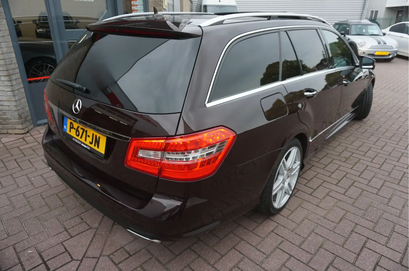 Mercedes-Benz E 350 Estate CGI Avantgarde Automaat Brun - 2