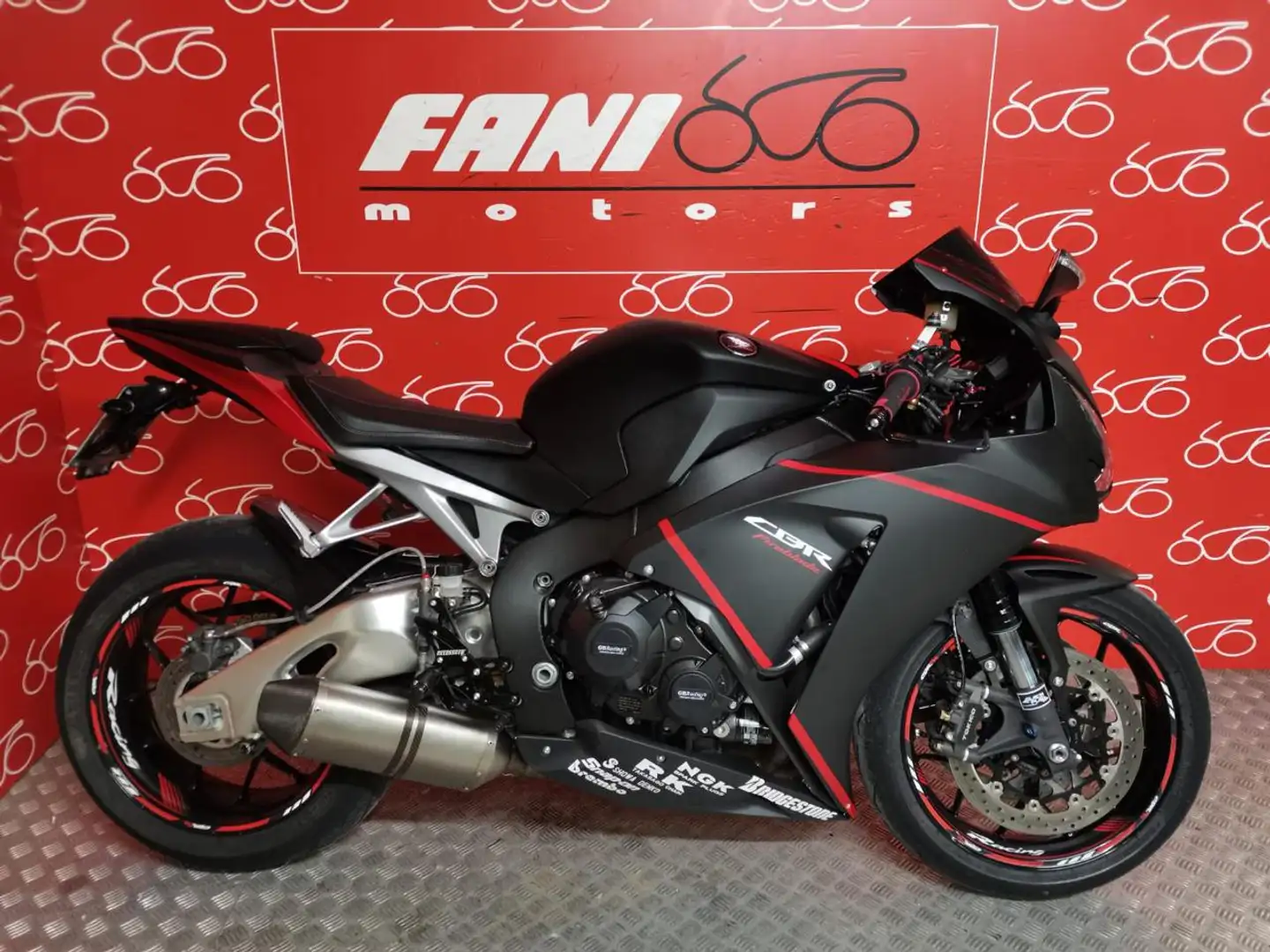 Honda CBR 1000 RR Negro - 1