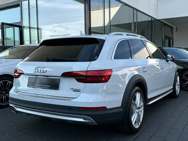 Audi A4 view 4