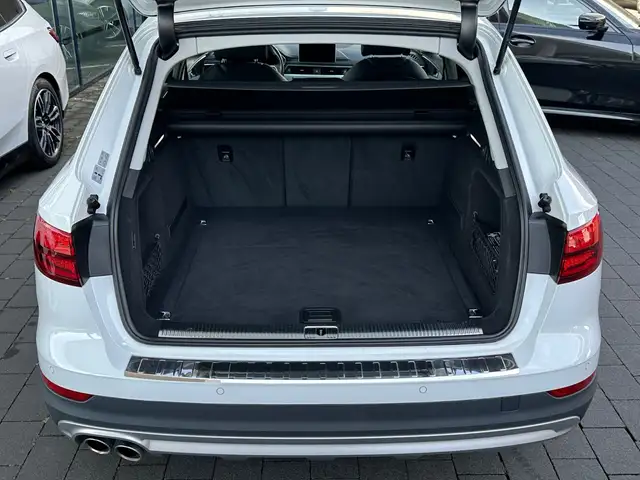 Audi A4 view 8