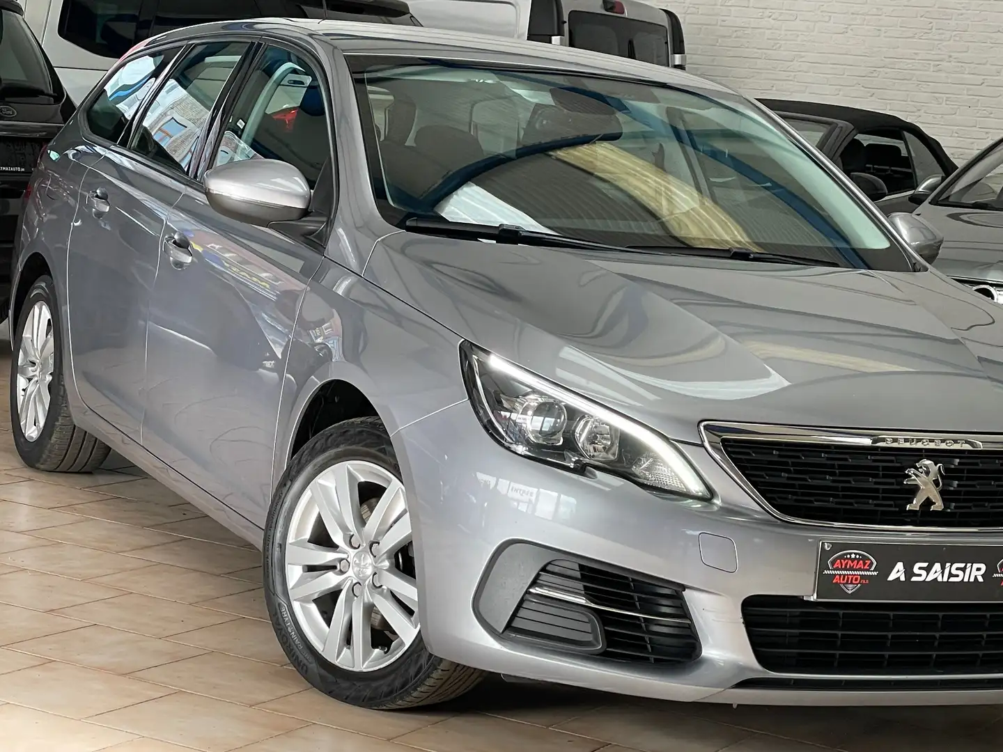 Peugeot 308 BREAK 1.2i *** APPEL CARPLAY *** Grijs - 2
