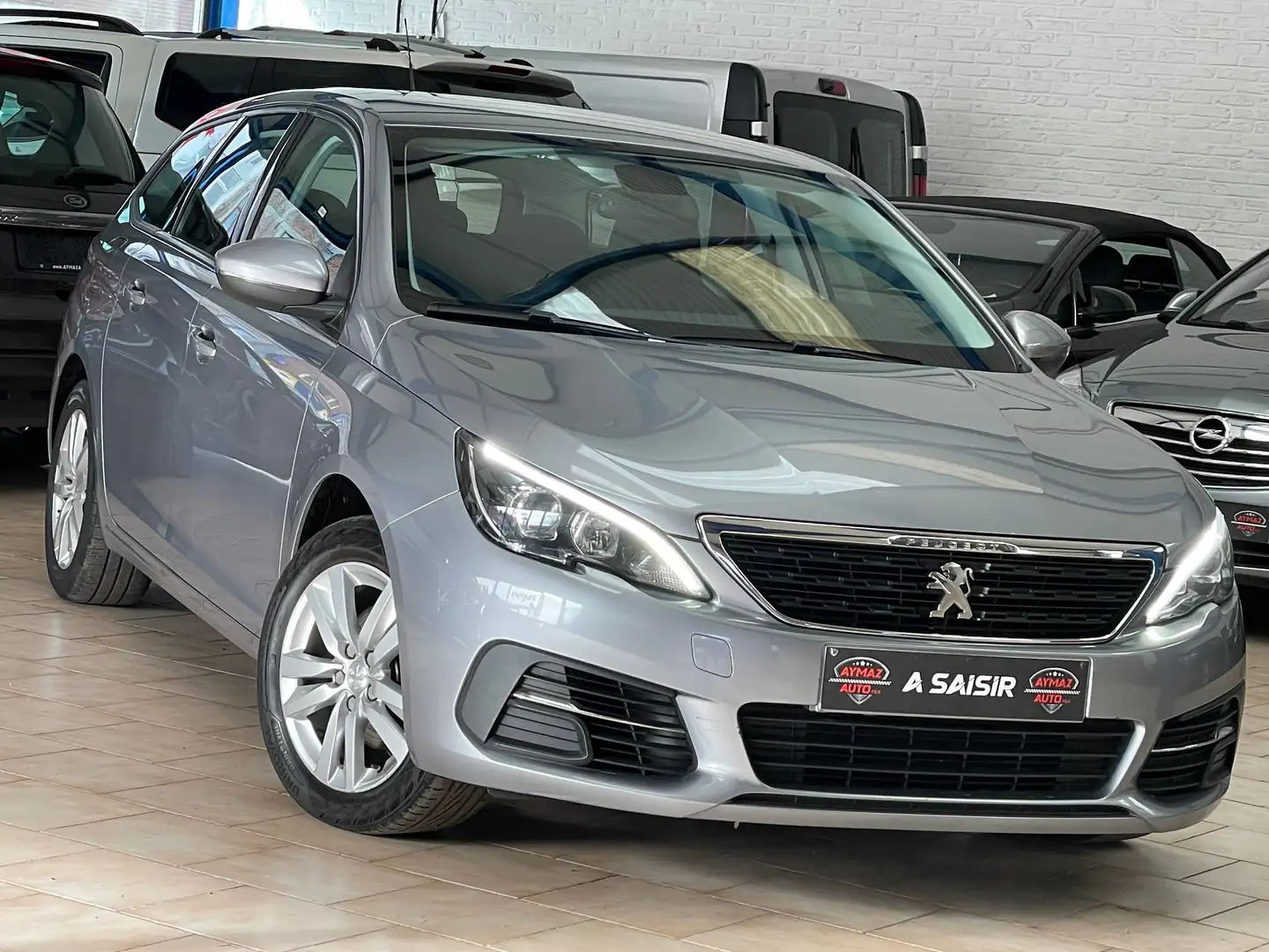 Peugeot 308 BREAK 1.2i *** APPEL CARPLAY *** Grijs - 1