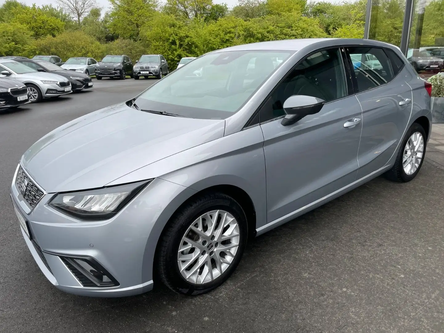 SEAT Ibiza Xcellence Navi SHZ VC Keyless LED 2xPDC Silber - 1