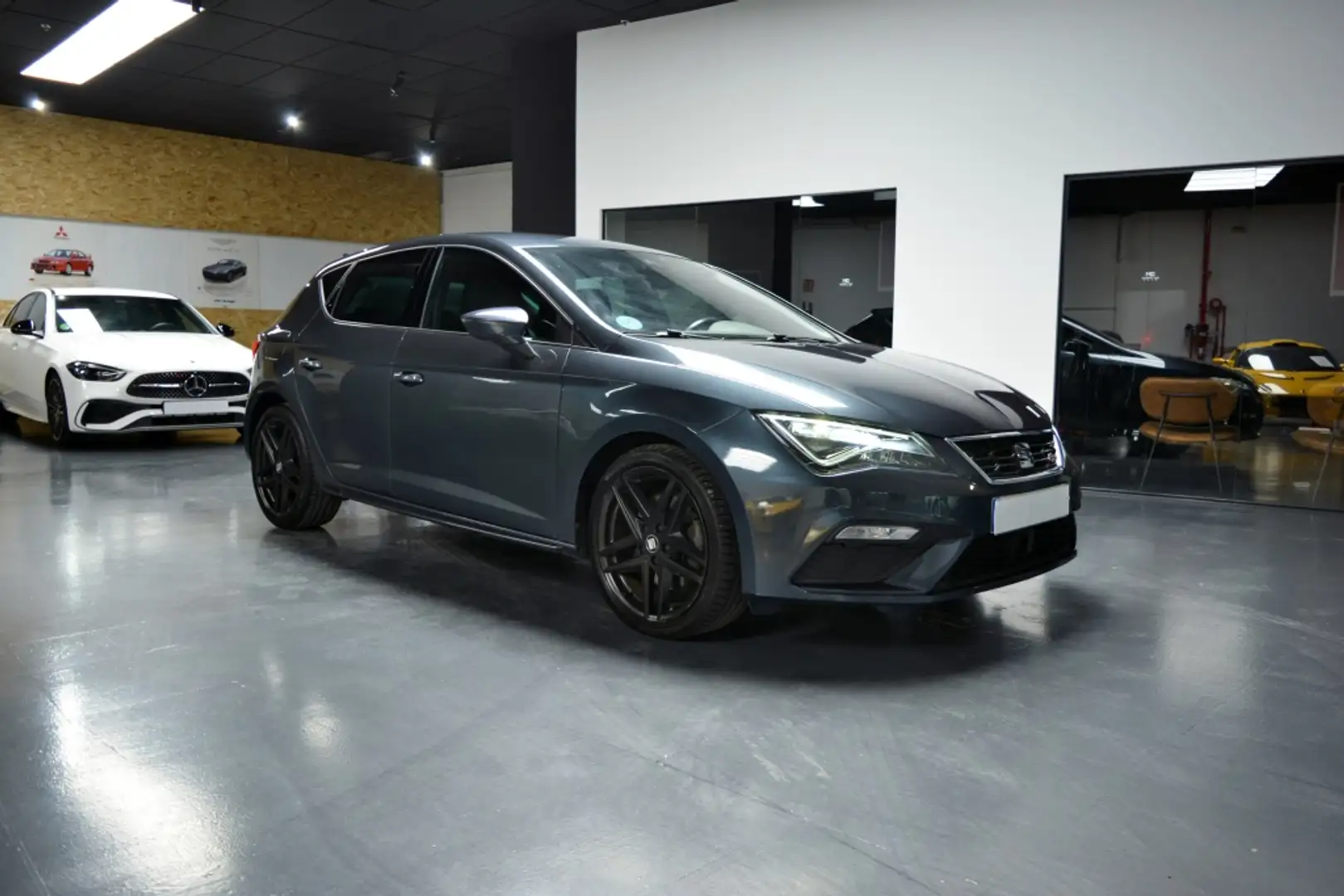 SEAT Leon 1.5 EcoTSI S&S FR Fast Edition Plus 150 Grau - 2
