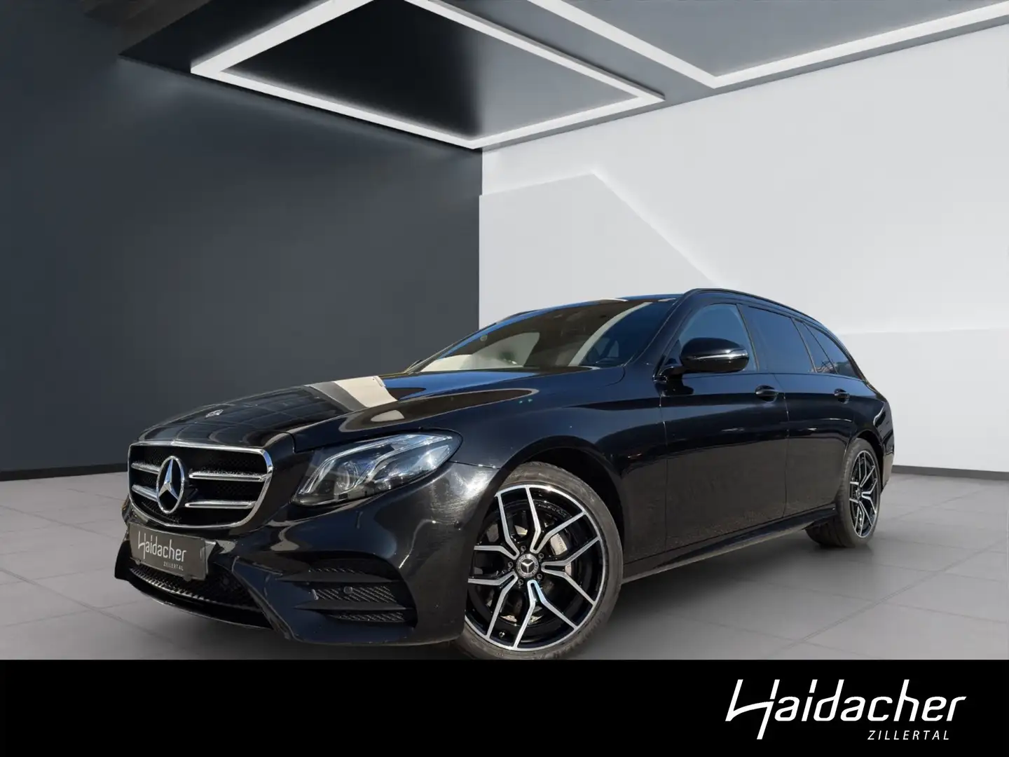Mercedes-Benz E 220 d 4MATIC T-Modell PTS Shz Ambi eHeck AMG Schwarz - 1