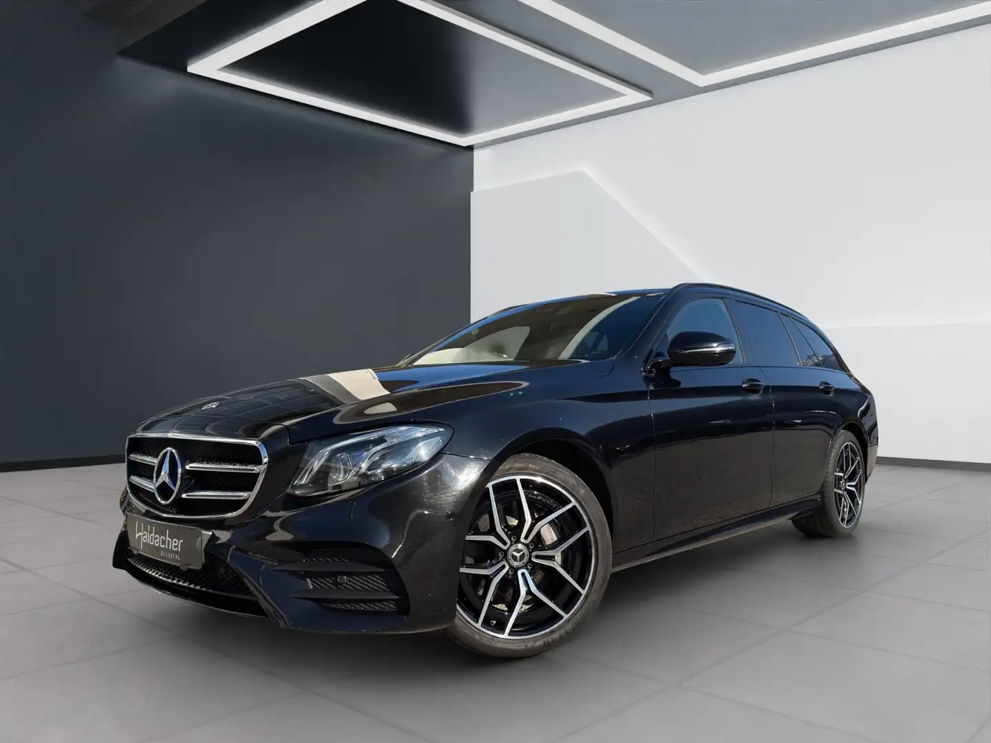 Mercedes-Benz E 220 d 4MATIC T-Modell PTS Shz Ambi eHeck AMG Schwarz - 2