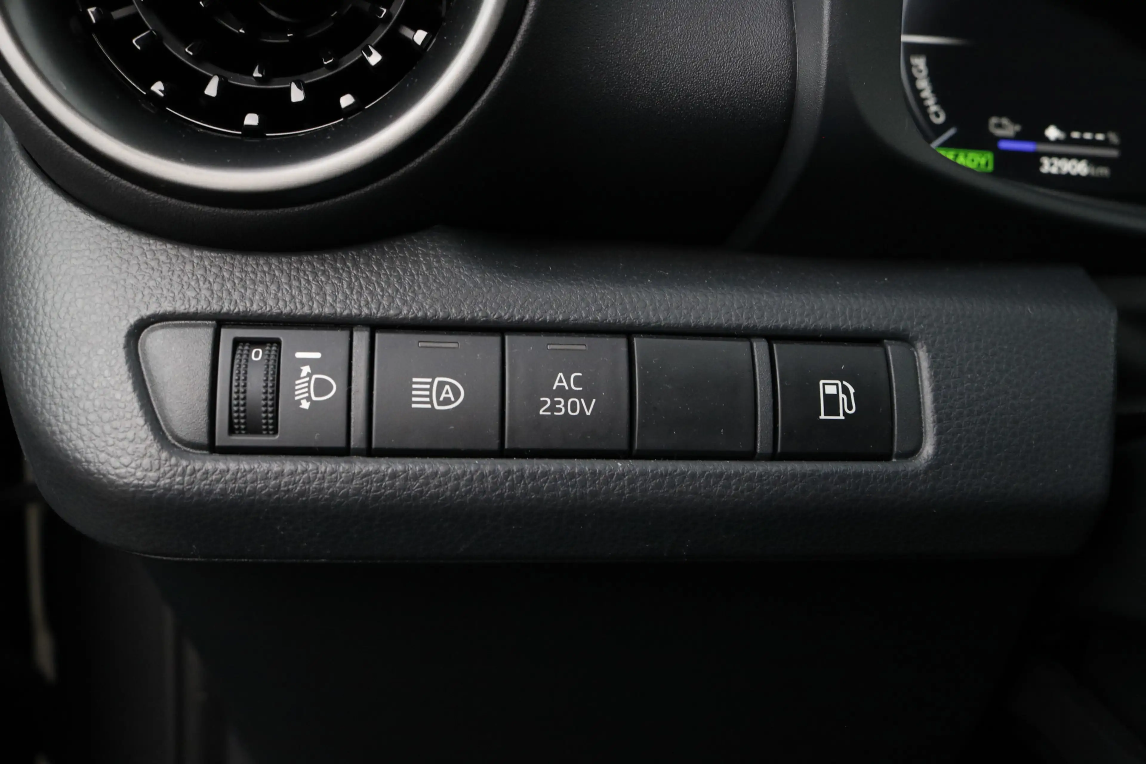 Toyota C-HR 2.0 Plug-in Hybrid 220 Dynamic | fabrieksnavi | Ap — photo 11