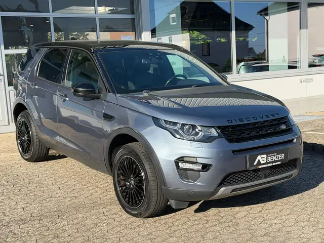 Land Rover Discovery Sport view 2