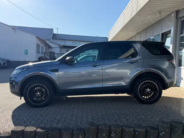Land Rover Discovery Sport view 5