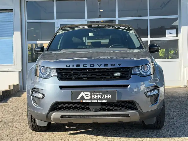 Land Rover Discovery Sport view 4