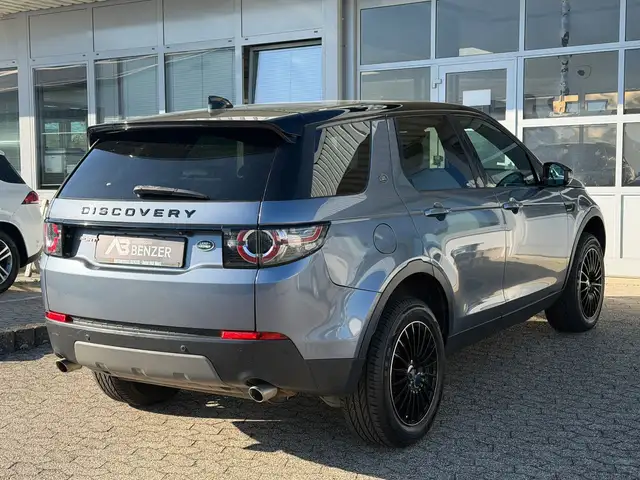 Land Rover Discovery Sport view 10