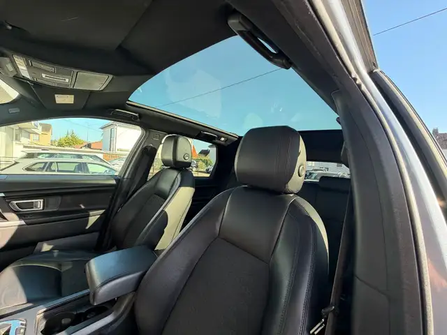 Land Rover Discovery Sport view 14