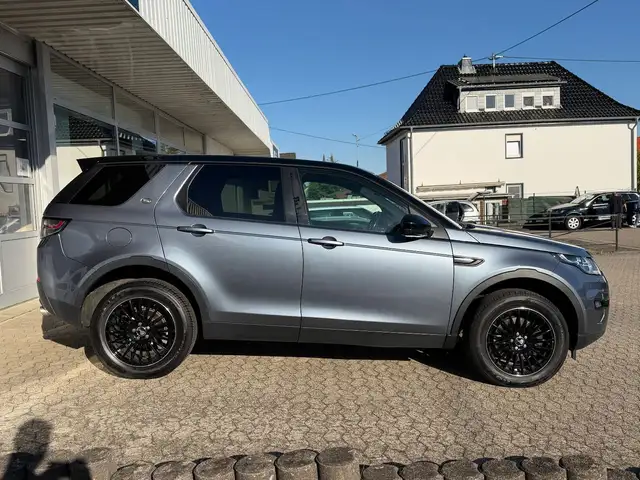 Land Rover Discovery Sport view 6