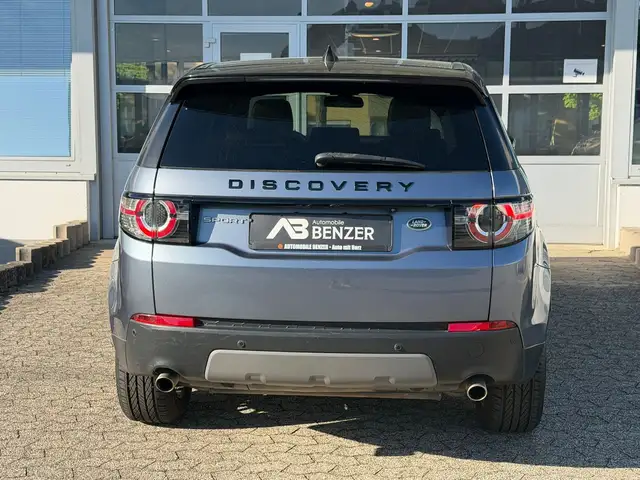 Land Rover Discovery Sport view 8