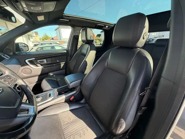 Land Rover Discovery Sport view 13