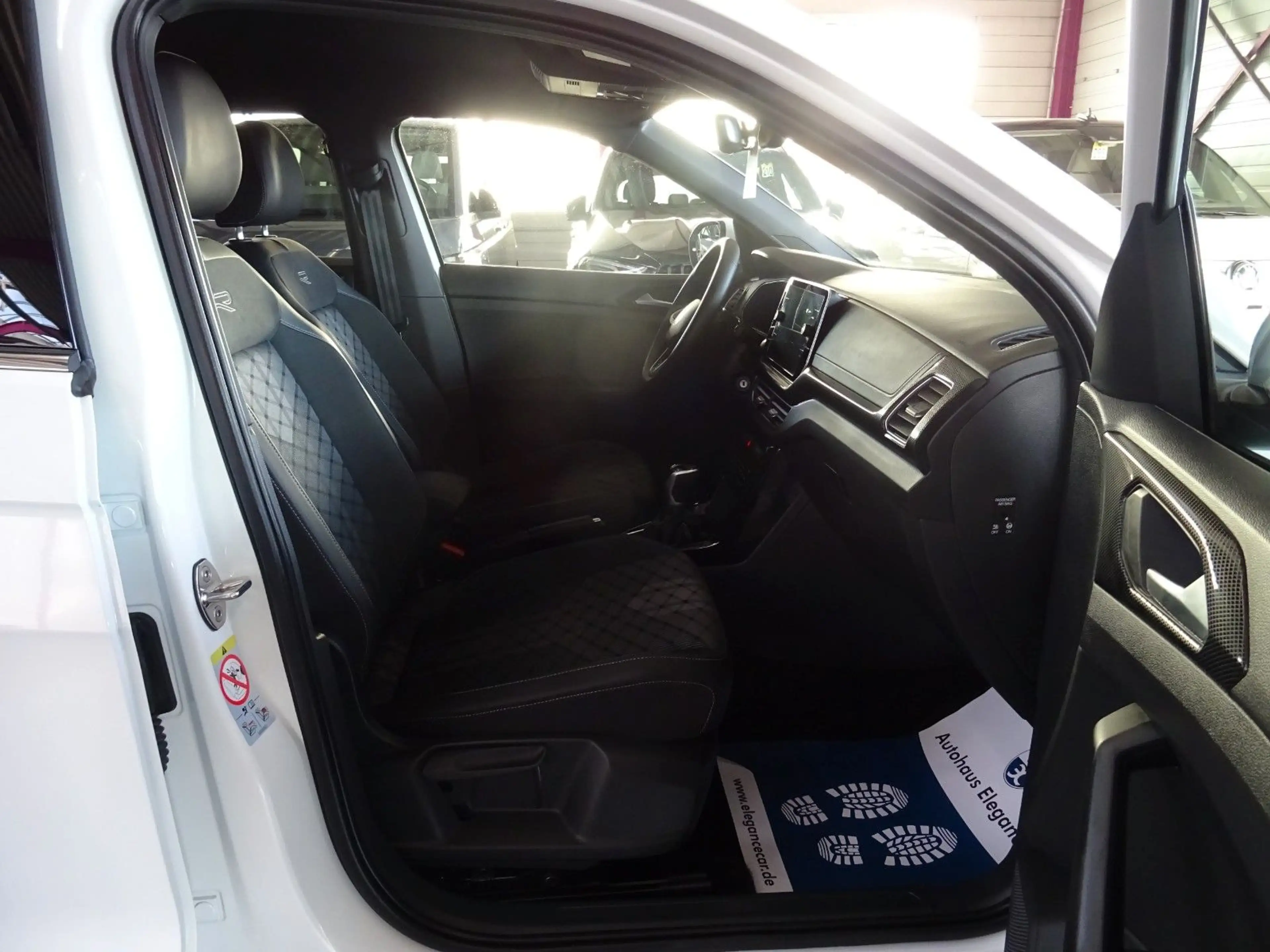Volkswagen T-Cross T-CROSS 1.5 TSI*R-LINE*AHK*ACC*CAM*IQ MATRIX* — photo 6