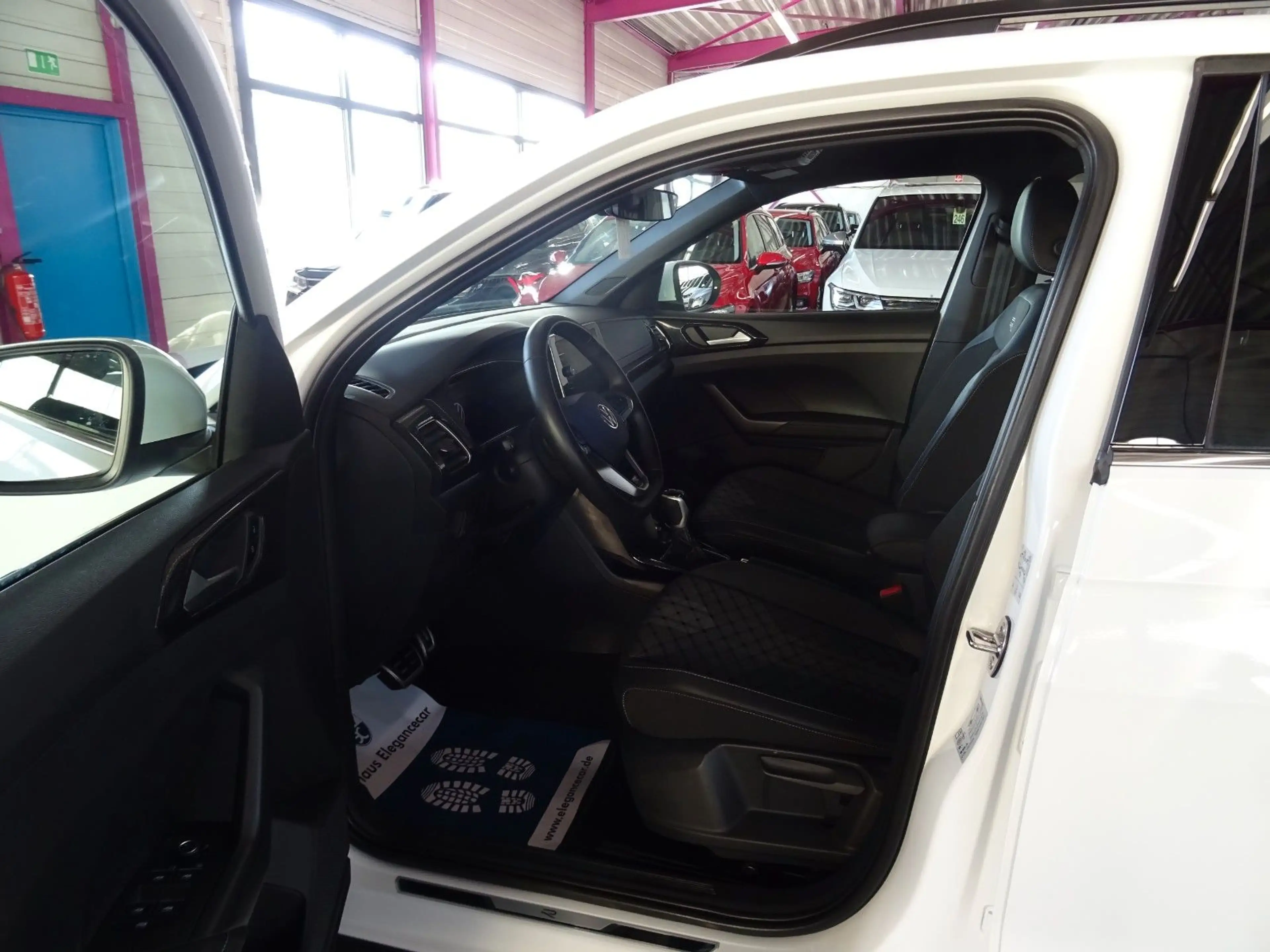 Volkswagen T-Cross T-CROSS 1.5 TSI*R-LINE*AHK*ACC*CAM*IQ MATRIX* — photo 3