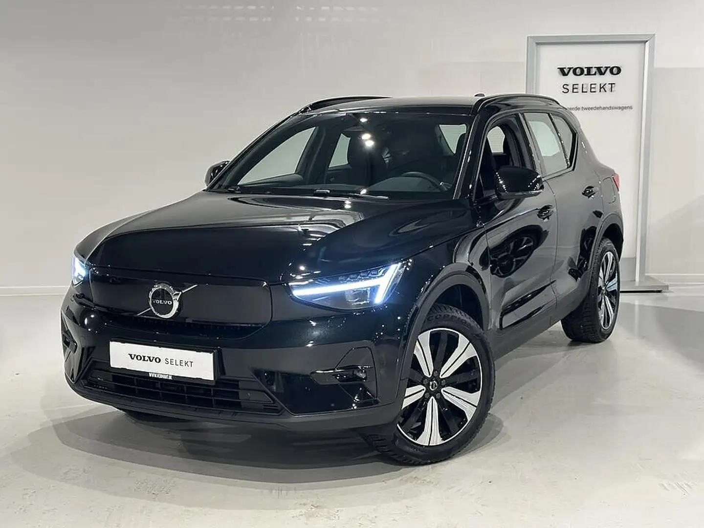 Volvo EX40 Recharge Plus Zwart - 1