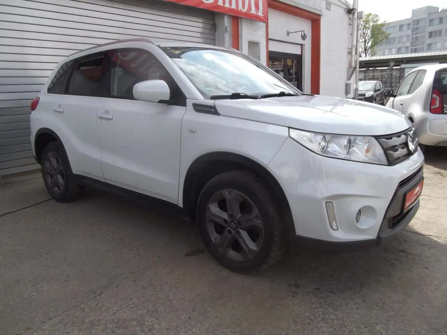 Suzuki Vitara 1.6 Club 4x2 bijela - 2