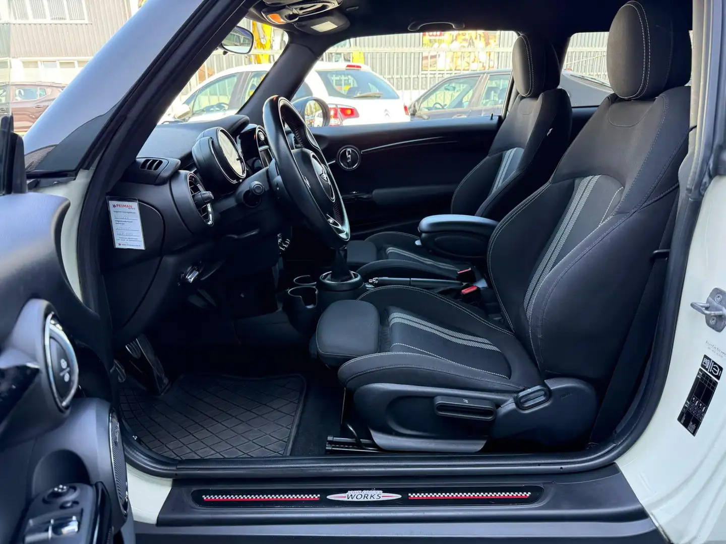 MINI Cooper Mini 1.5 Navigatie Clima bi-Xenon 17"Lm velgen Cru Blanc - 2