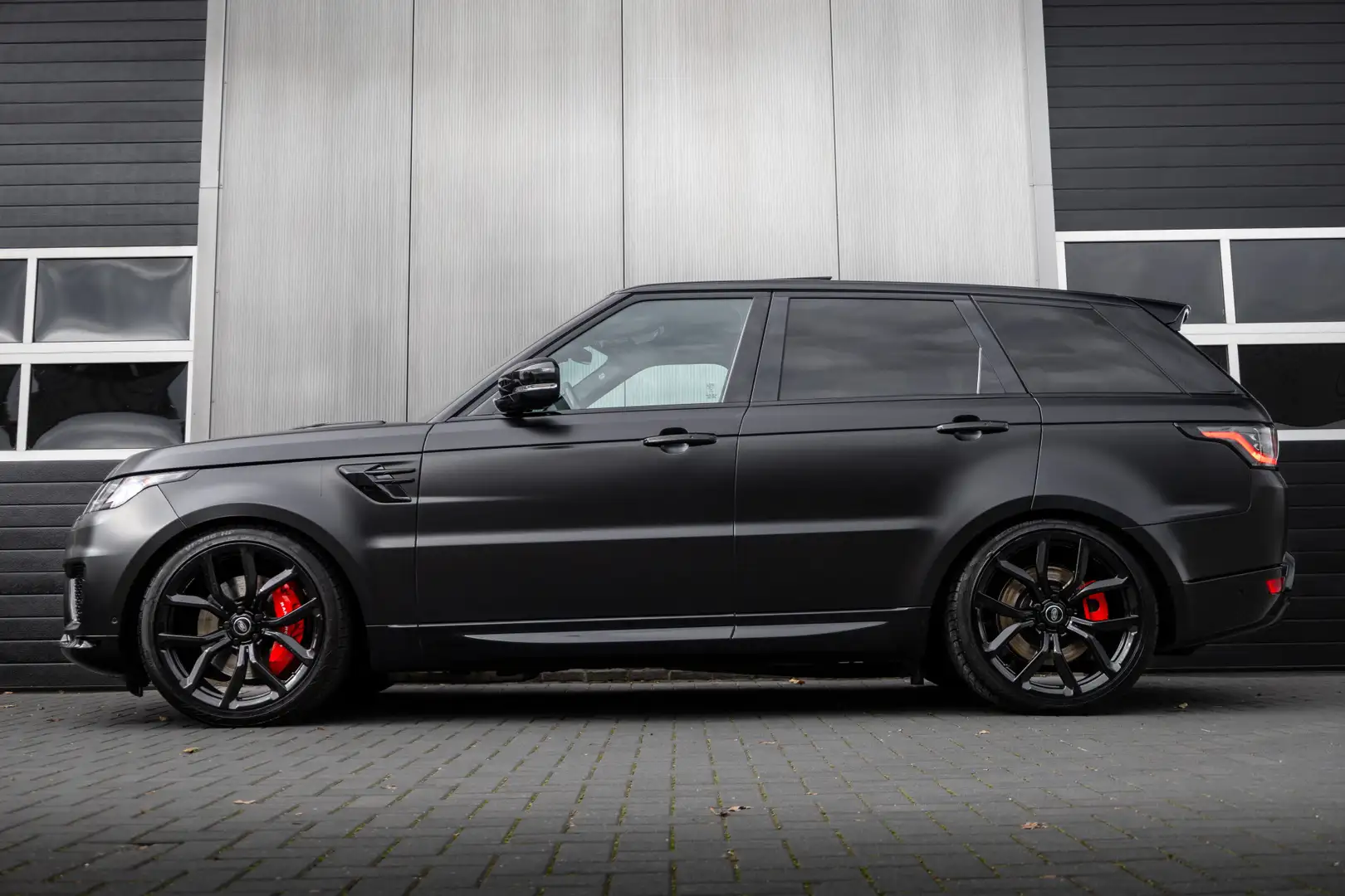 Land Rover Range Rover Sport 2.0 P400e 404 pk HSE Dynamic / Matte-Zwart/ NL-Aut Zwart - 2