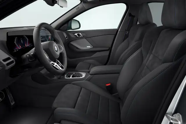 BMW 1 Series view 4