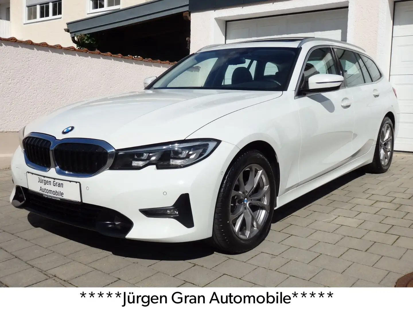 BMW 320 d Touring Aut Sport Line Glasdach AHK DrivAss Weiß - 1