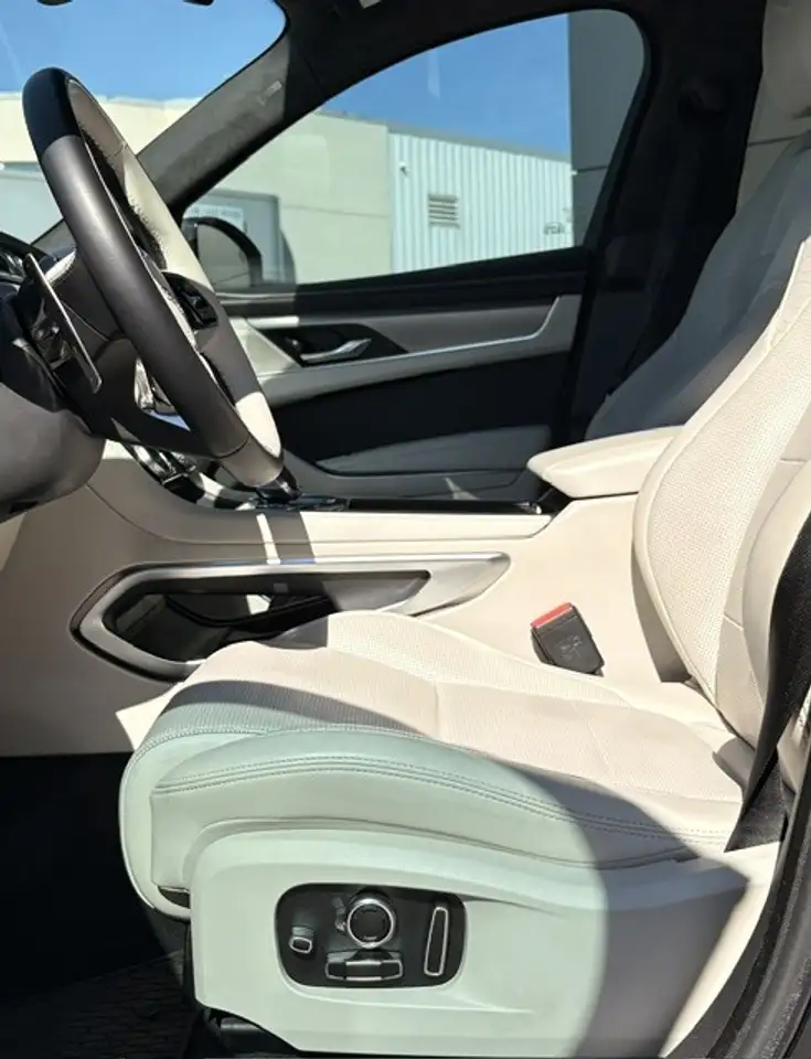 Jaguar F-Pace снимка Jaguar F-Pace