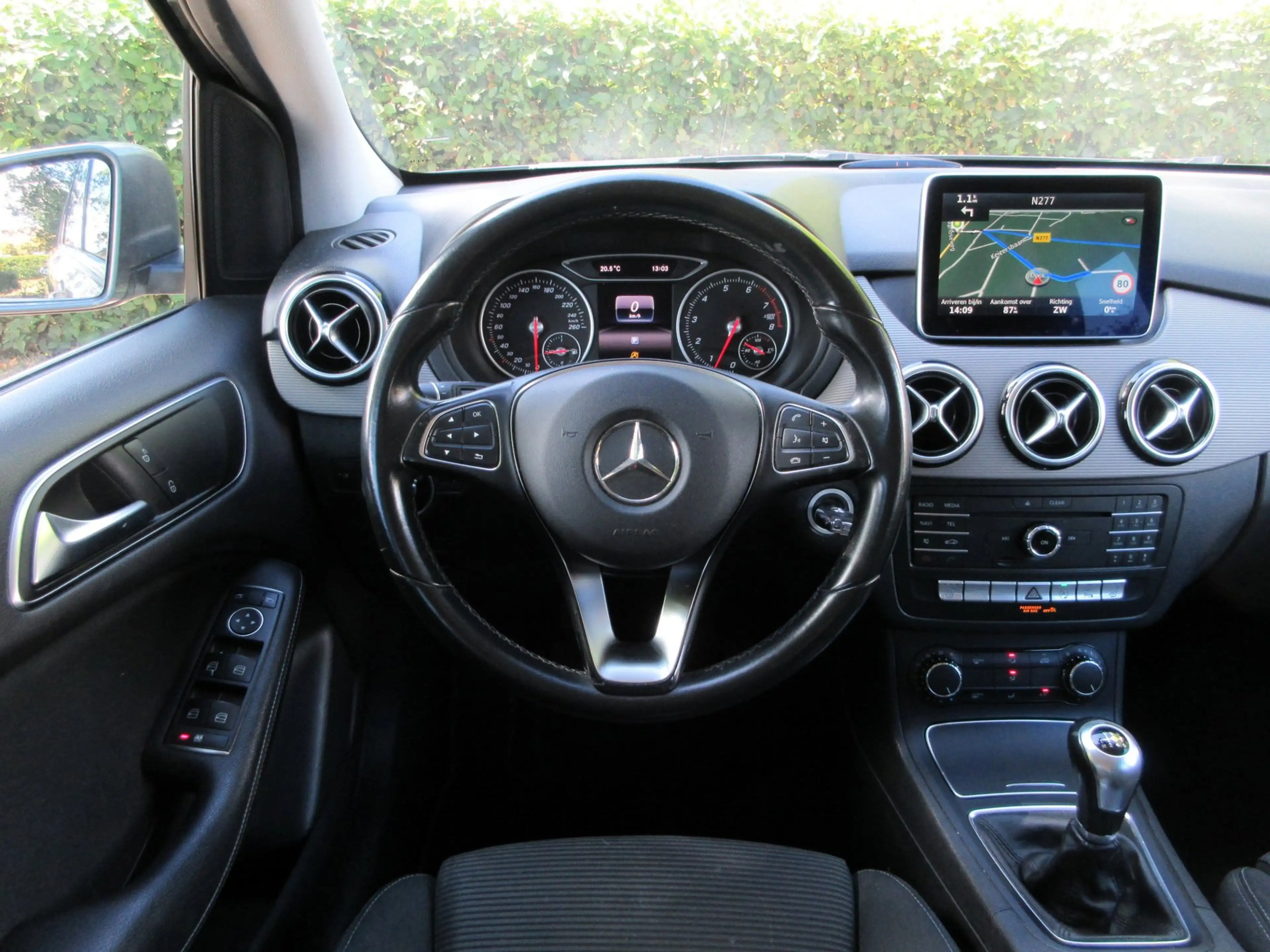 Mercedes-Benz B 180 Trekhaak * Navigatie * Camera * — photo 3