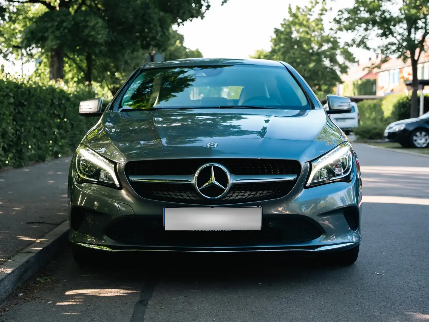 Mercedes-Benz CLA 180 CLA Shooting Brake 180 Grau - 2