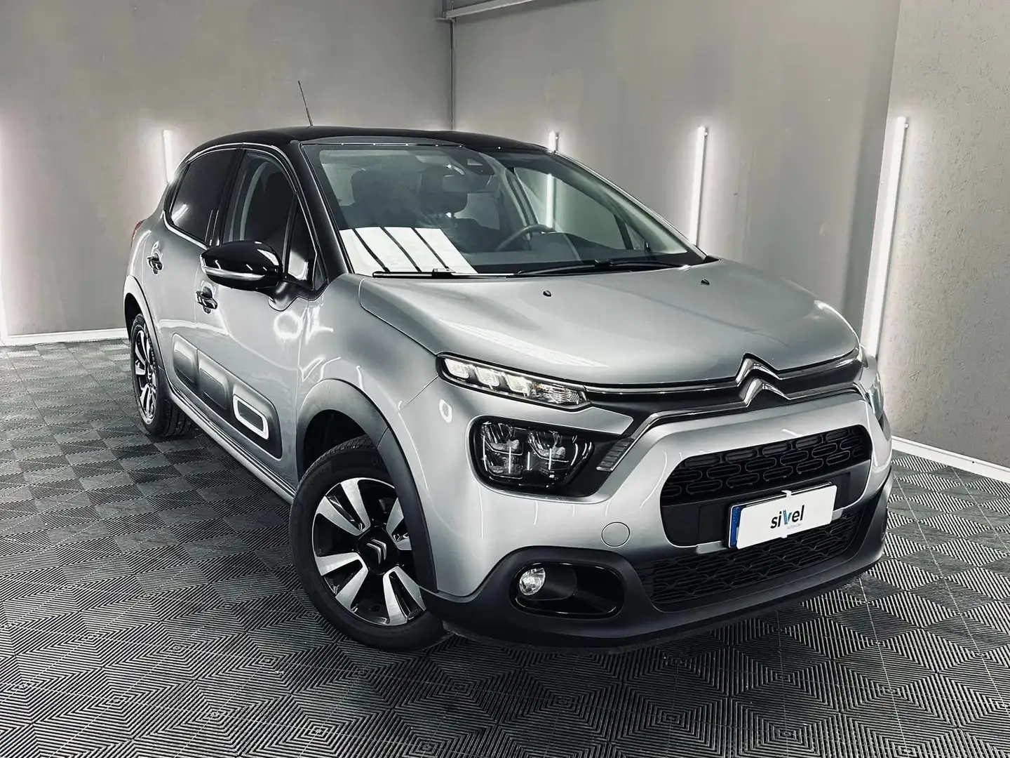 Citroen C3 1.2 puretech Shine s Srebrny - 1