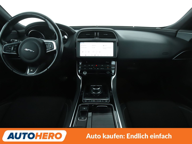 Jaguar XE 20d R-Sport Aut.*NAVI*CAM*BiXENON*TEMPO*ALU* — photo 12