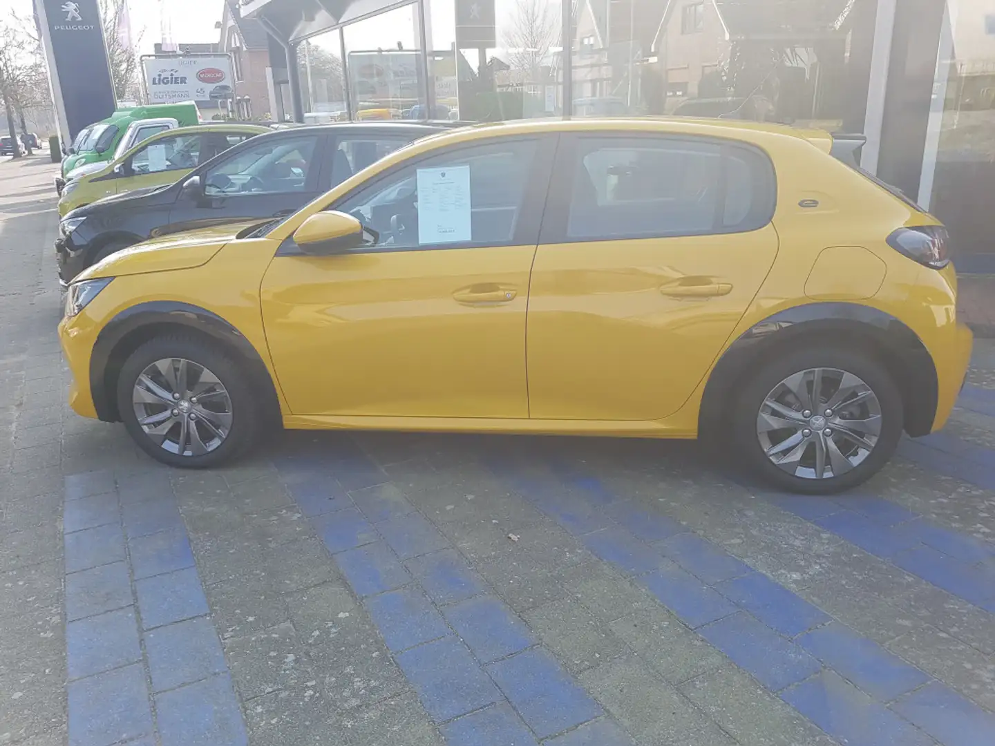 Peugeot 208 e- Active Pack - 2