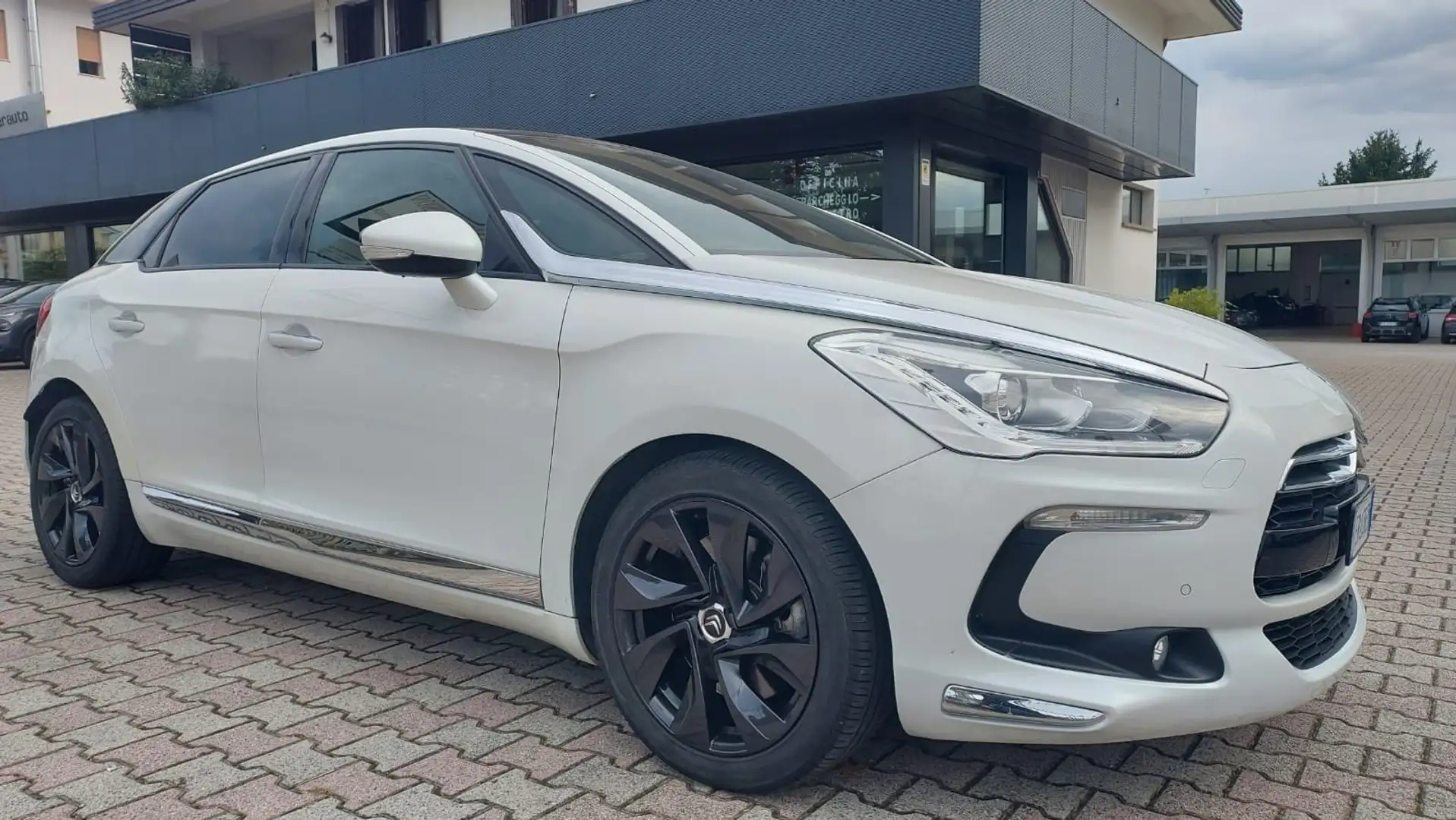 Citroen DS5 2.0 hdi Sport Chic 160cv auto Blanc - 2
