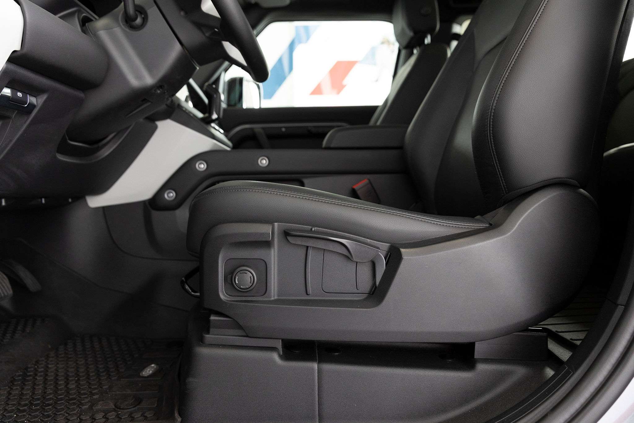 2024 Land Rover Defender 90 P300 S - Advanced Off-Road Package thumb 24