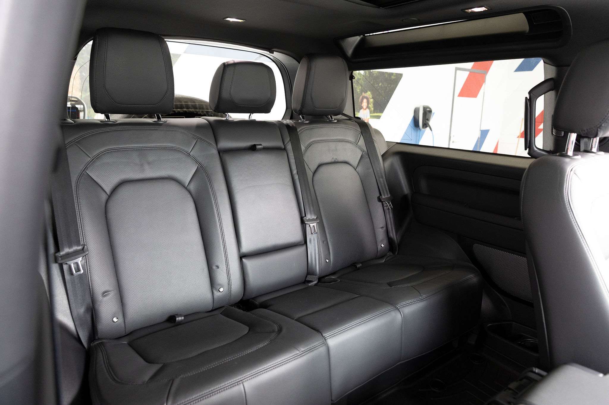 2024 Land Rover Defender 90 P300 S - Advanced Off-Road Package thumb 11