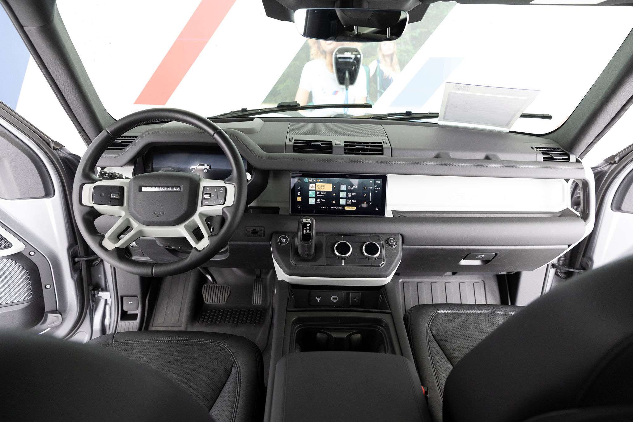 2024 Land Rover Defender 90 P300 S - Advanced Off-Road Package thumb 25