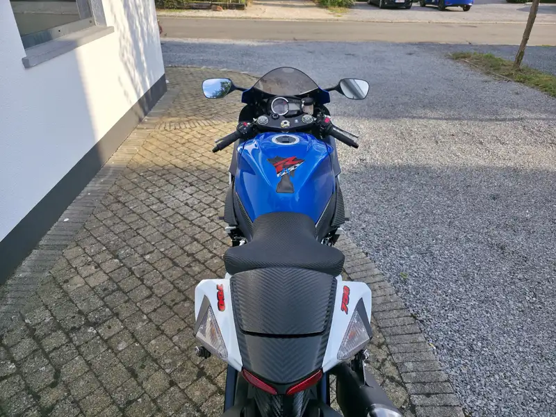 Suzuki GSX-R 750 - foto 6