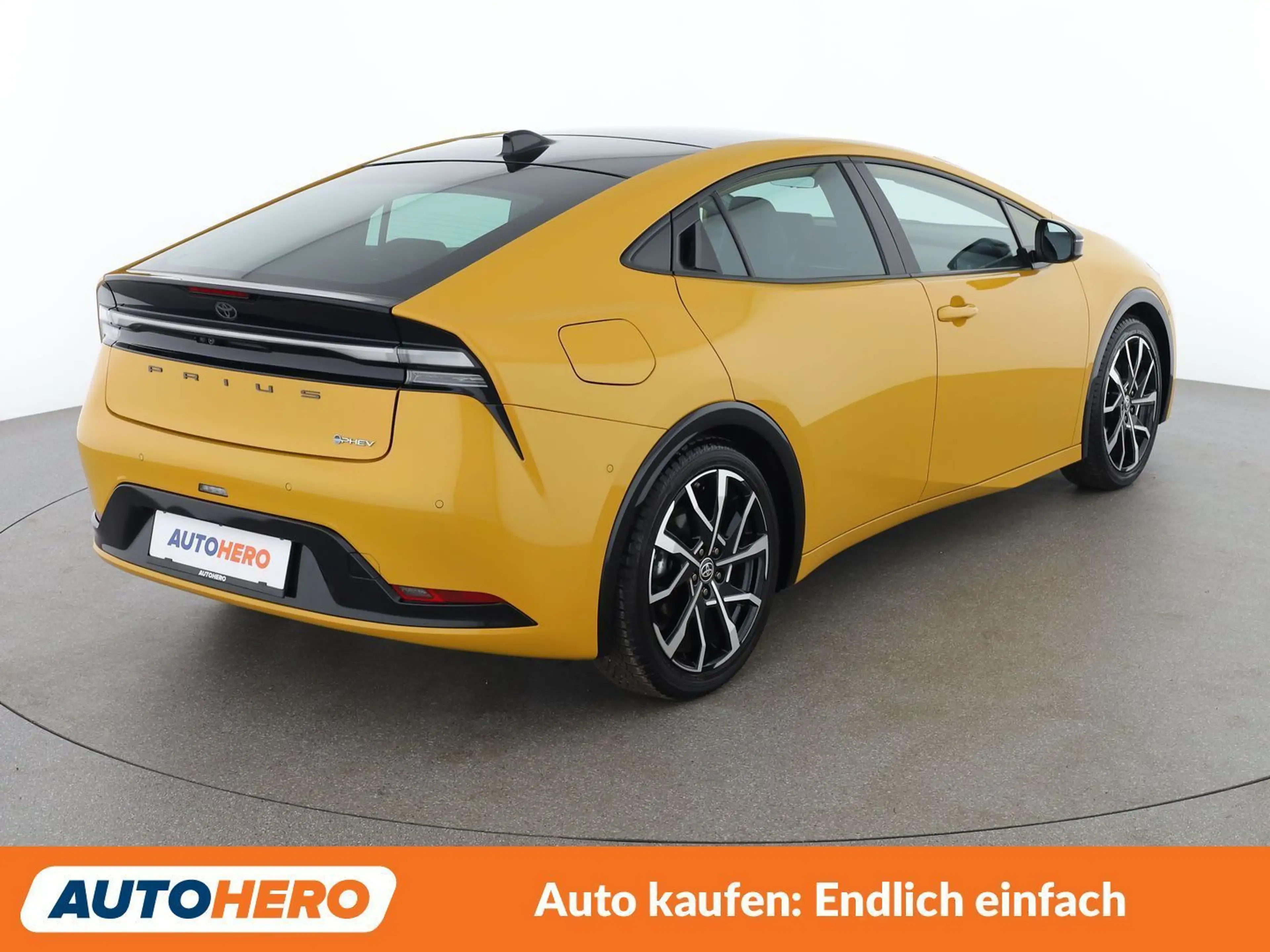 Toyota Prius 2.0 Plug-in Hybrid Executive — photo 6