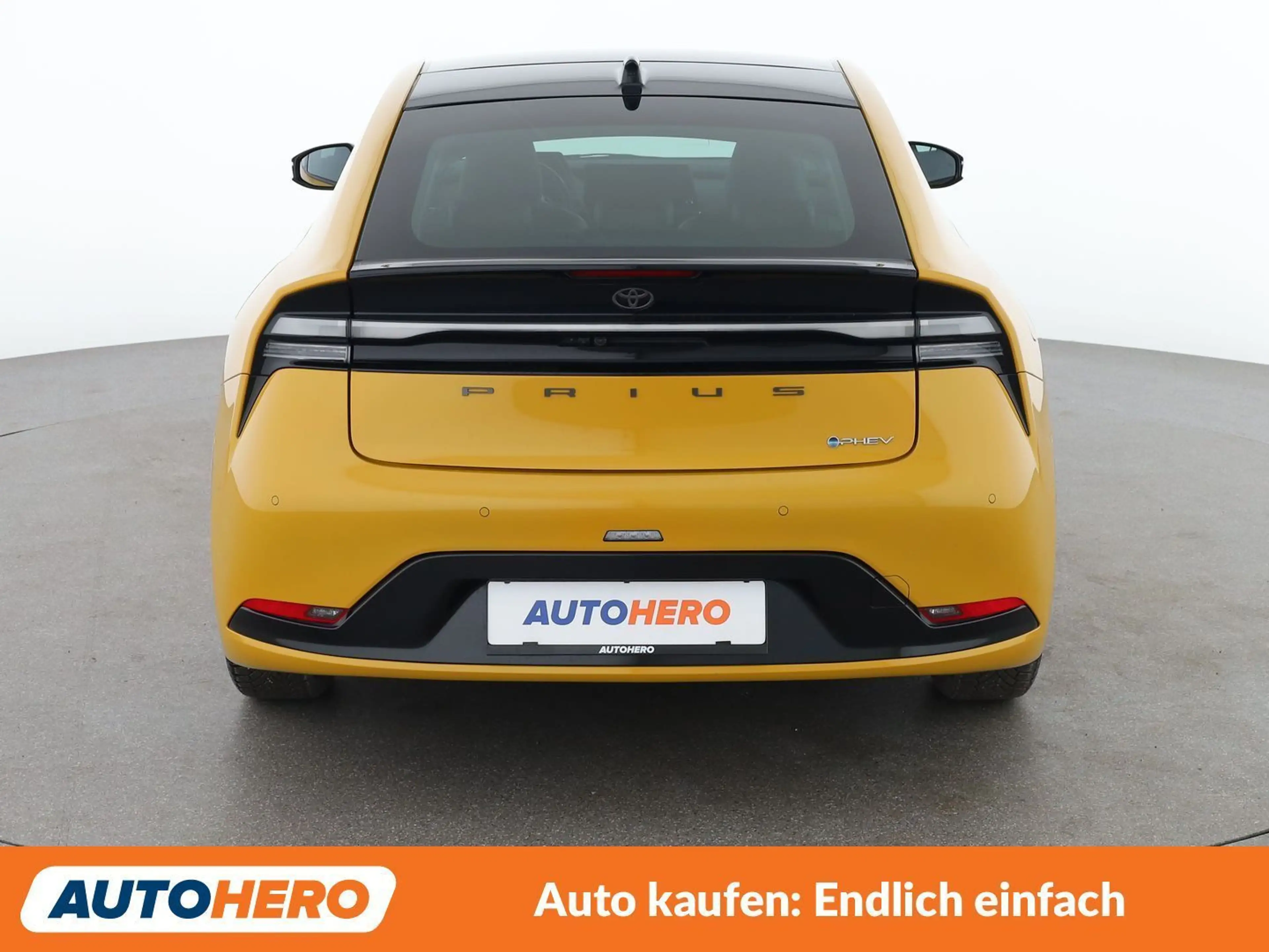 Toyota Prius 2.0 Plug-in Hybrid Executive — photo 5