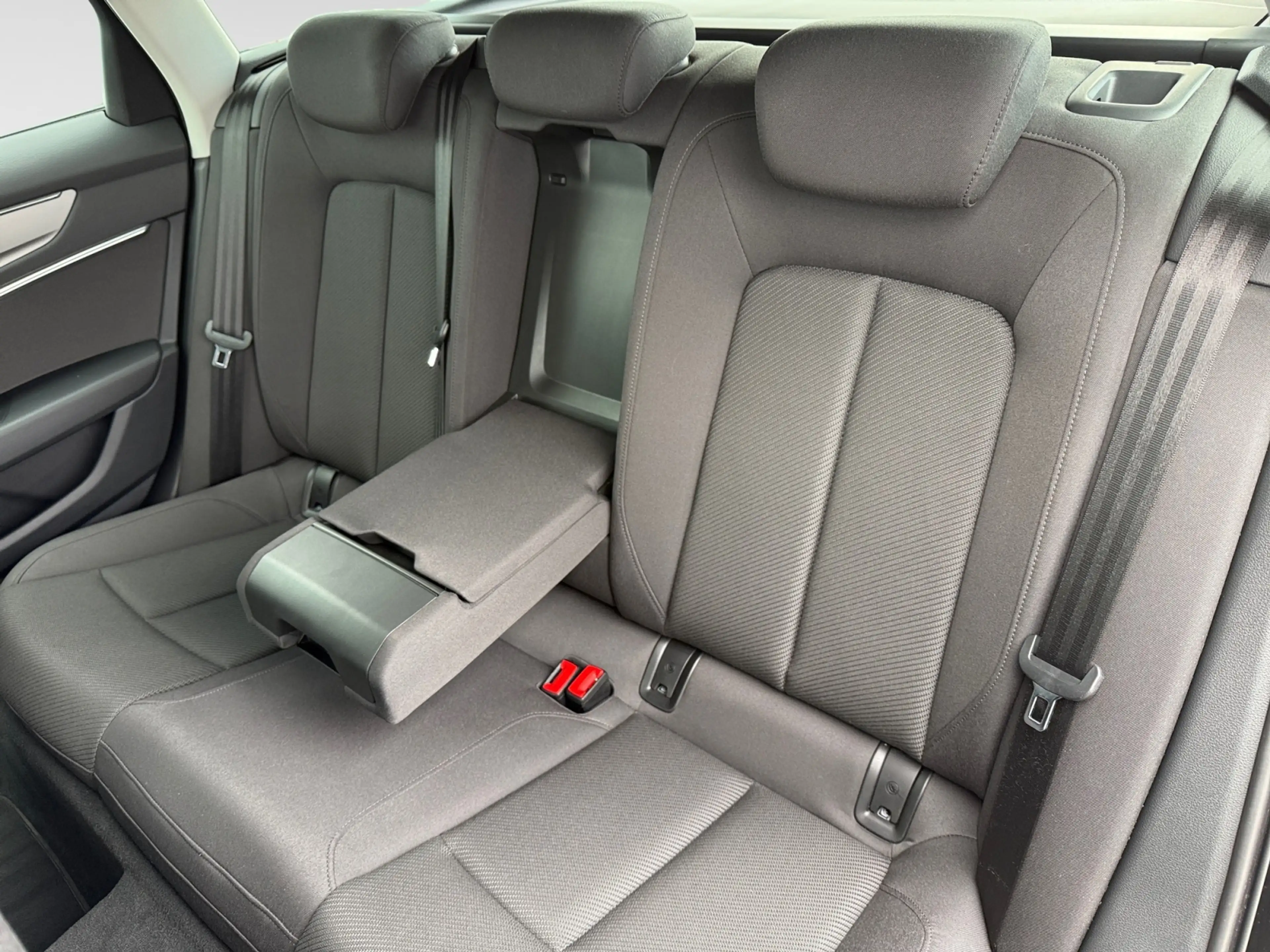 Audi A6 Avant 2.0 TDI Navi LED GRA — photo 8