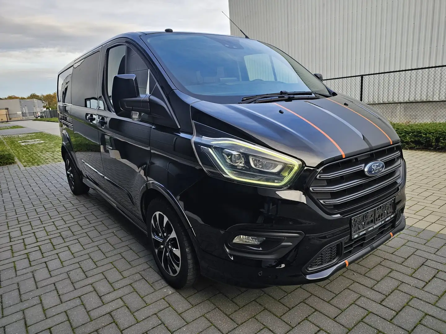 Ford Transit Custom Transit Custom Sport 300 L2H1 DUBBEL CABINE Zwart - 2