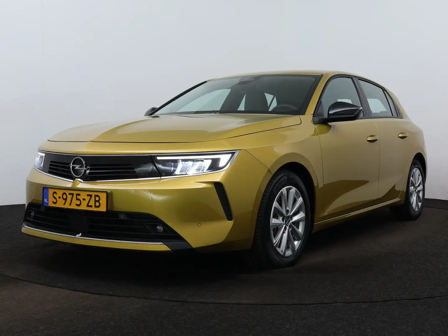 Opel Astra 1.2 110pk Level 2 | NU VAN € 34.103,- VOOR € 27.95 Geel - 1