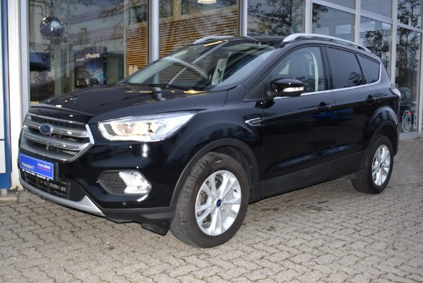 Ford Kuga Titanium Schwarz - 2