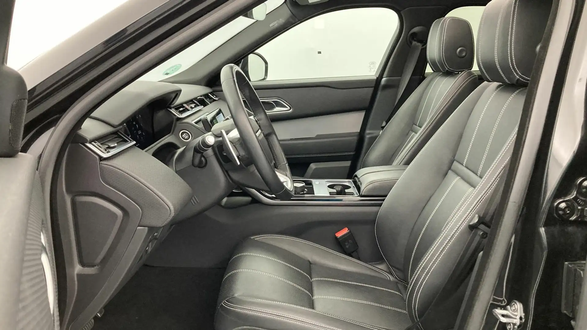 Land Rover Range Rover Velar 3.0D R-Dynamic SE 4WD Aut. 275 Zwart - 2