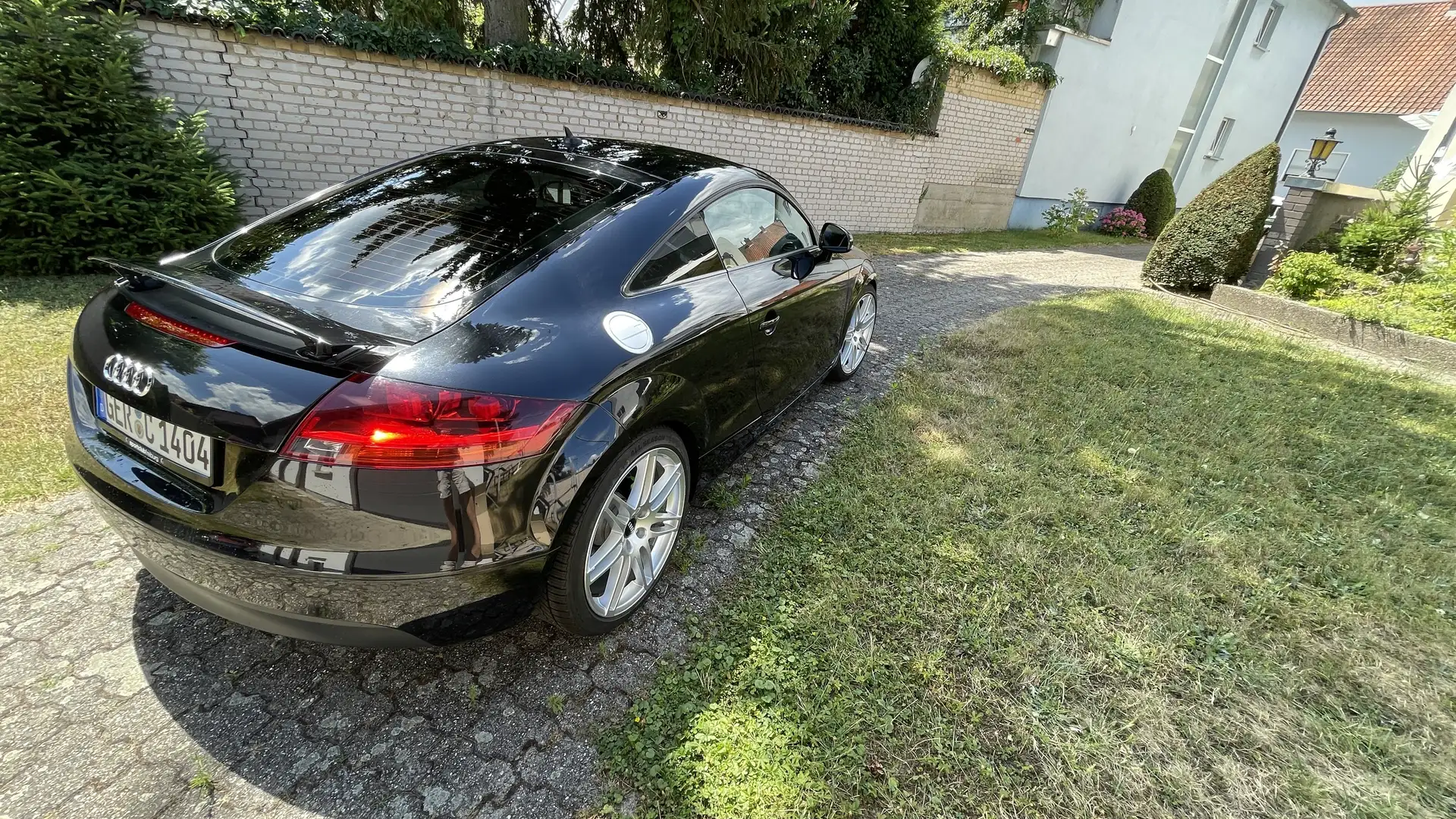 Audi TT 2.0 TFSI Coupe Schwarz - 2