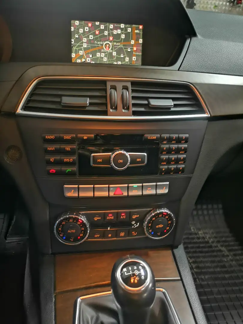 Mercedes-Benz 200 Silber - 2