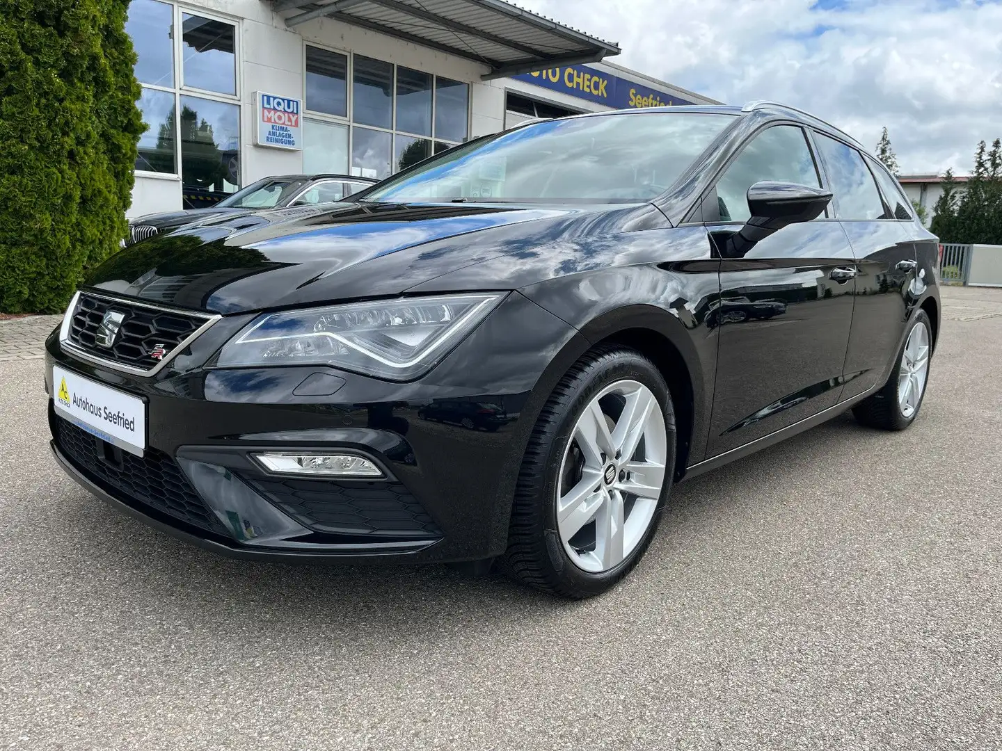 SEAT Leon ST FR Black Matt Edition LED Navi Schwarz - 1