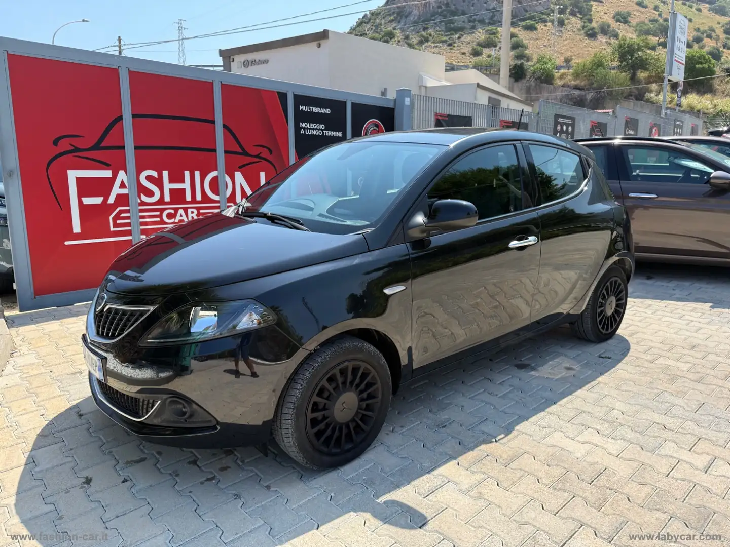 Lancia Ypsilon 1.2 69 CV 5p. GPL Silver Plus Negro - 1